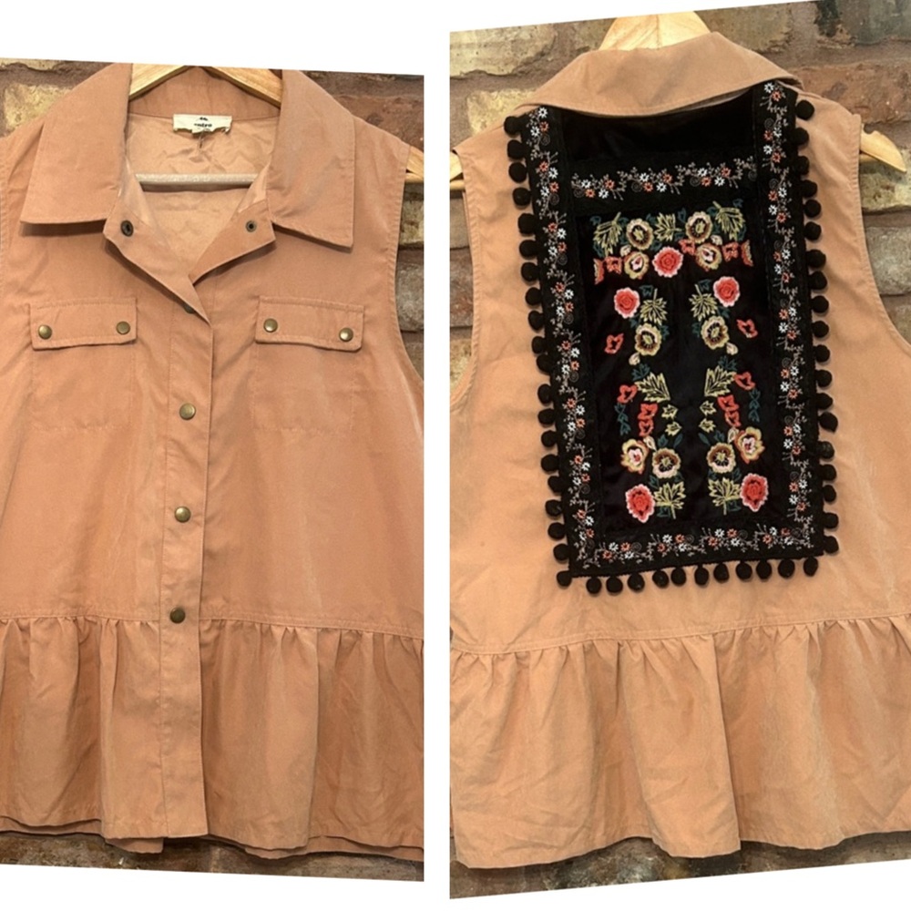 Entro Camel Sleeveless Button-Down peplum Top - Large